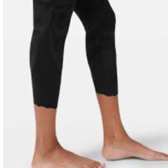 Lululemon Wunder Under Scalloped Hem High Rise Cropped Leggings, size 8 - Picture 3 of 9